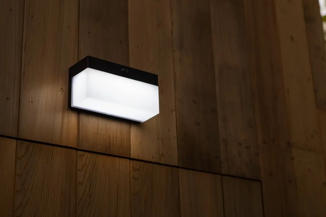 Lutec Connect FRAN Slimme LED Wandlamp Zonne-energie 9.7W RGBW - Zwart