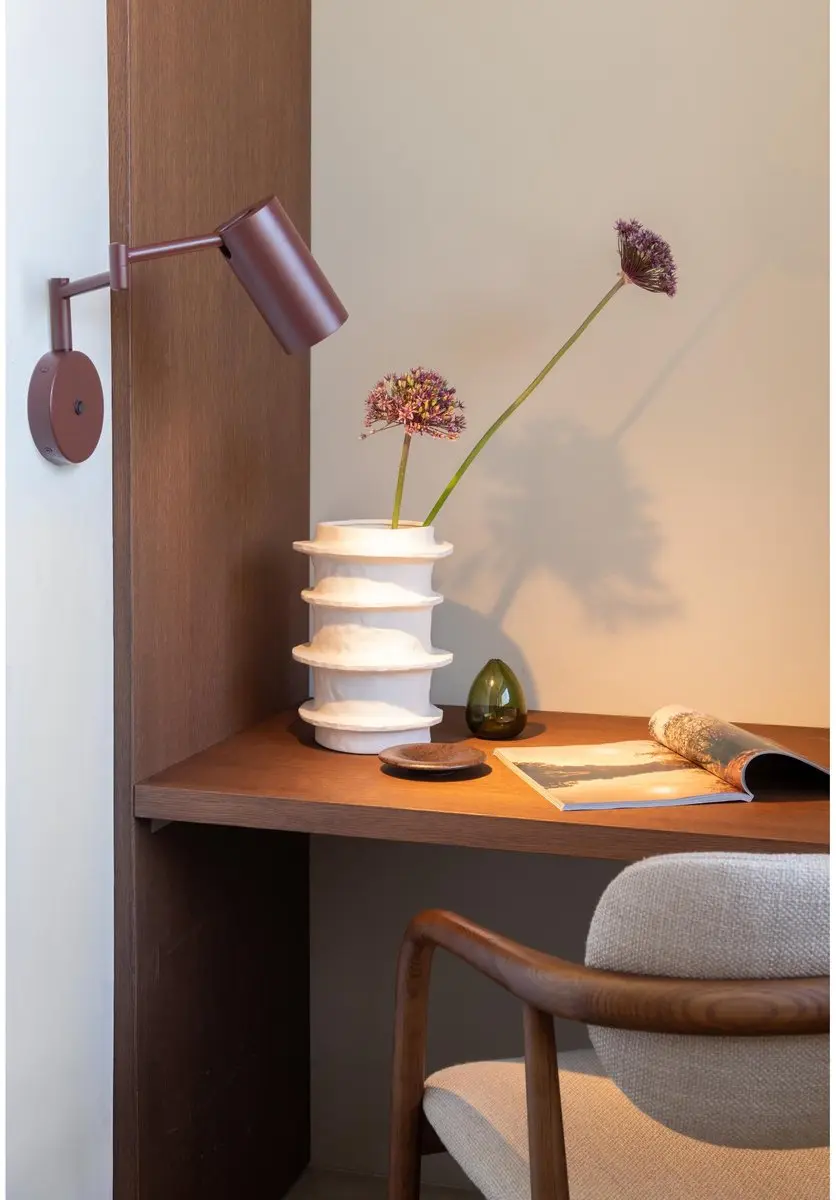 it's about RoMi Wandlamp Bilbao Rood - 10W
