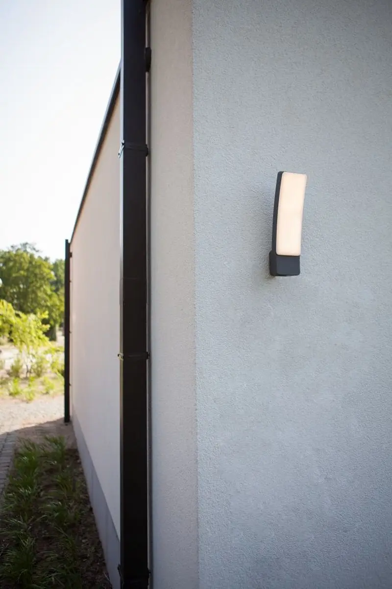 Lutec Kira Gebogen Wandlamp Buiten - 18W LED 1100 Lumen - Donkergrijs