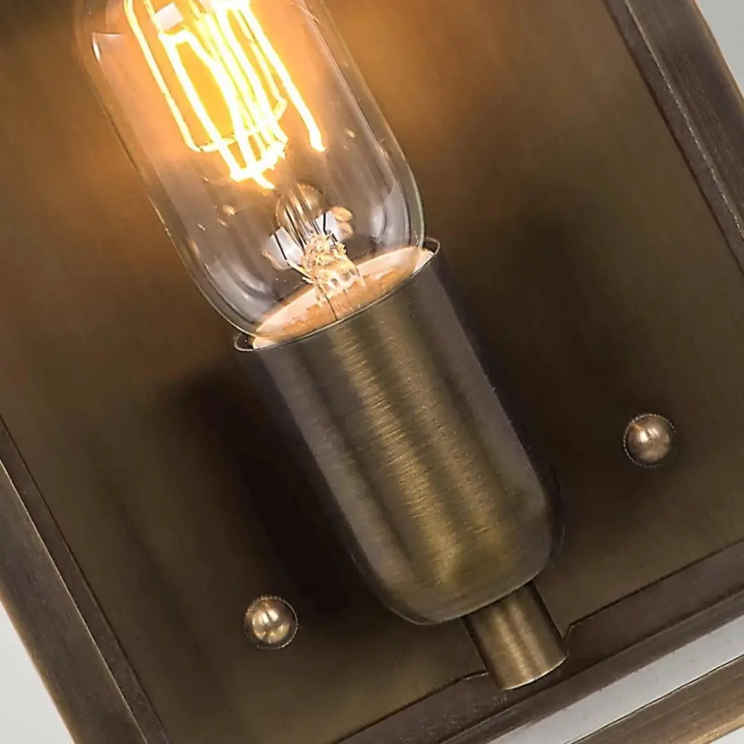 Elstead Lighting Victoria LED Wandlamp E27 60W - IP44 - Dimbaar - Aged Brass