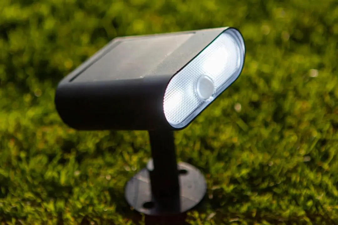 Lutec Connect Ginbo Smart Solar LED Prikspot
