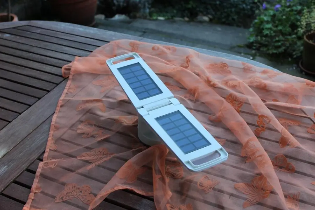 LUTEC Dragonfly Draagbare Solar LED Tafellamp - Zilvergrijs