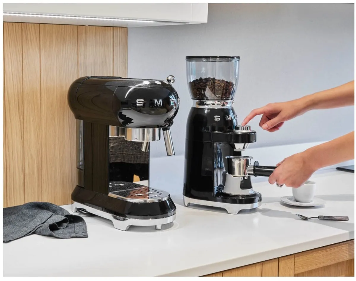 Smeg CGF11BLEU Elektrische Koffiemolen - 150W - 30 Maalstanden - afbeelding 6 van 6