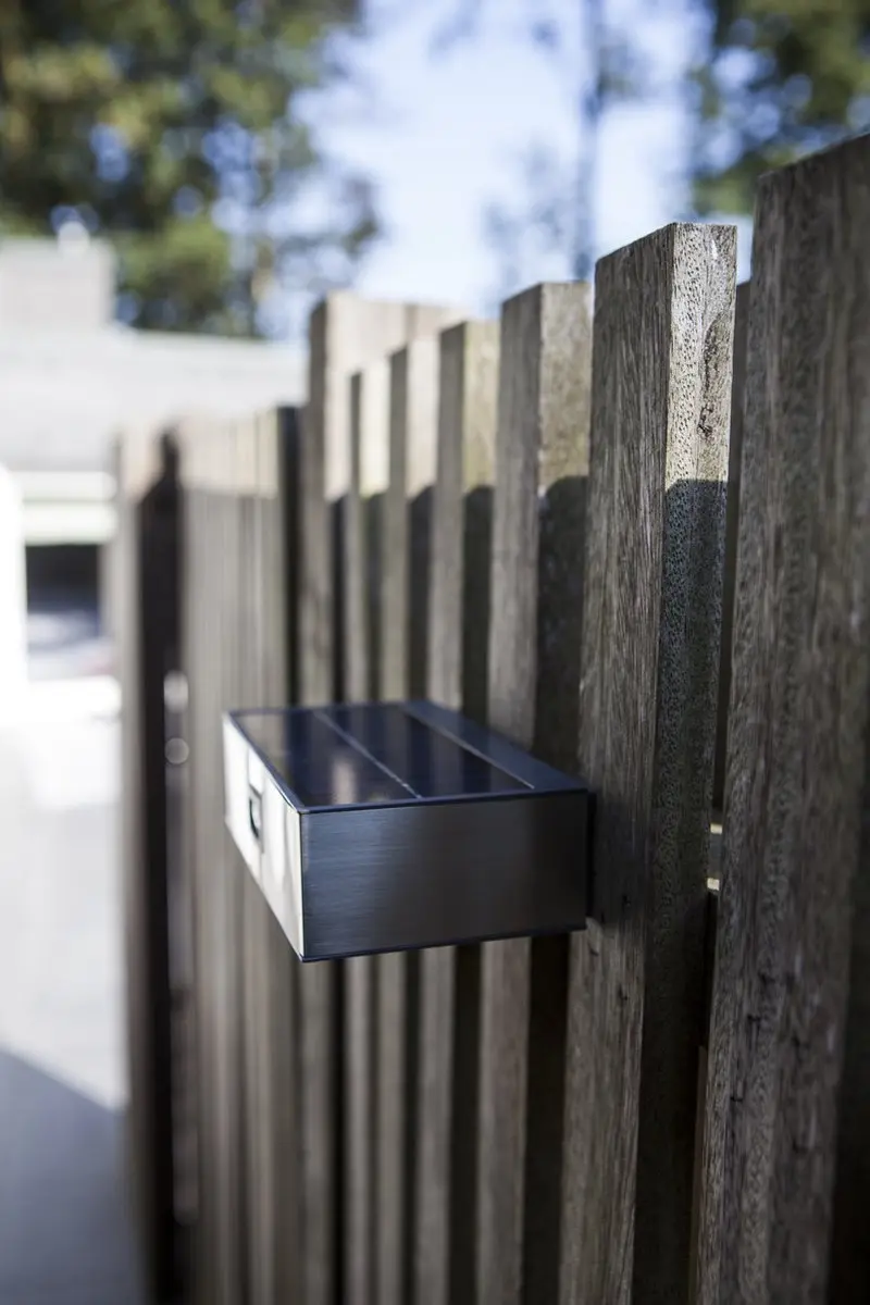 Lutec Brick Solar Wandlamp - PIR Sensor - 4000K - Zilvergrijs
