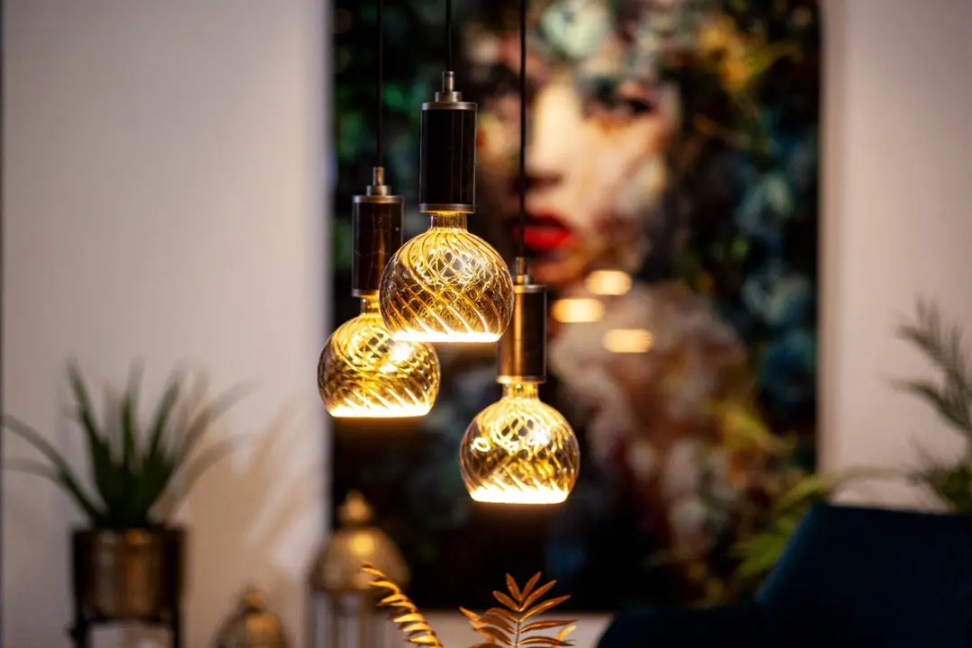 Segula LED Floating Globe 150 6W E27 - 1900K Rookglas - afbeelding 6 van 6