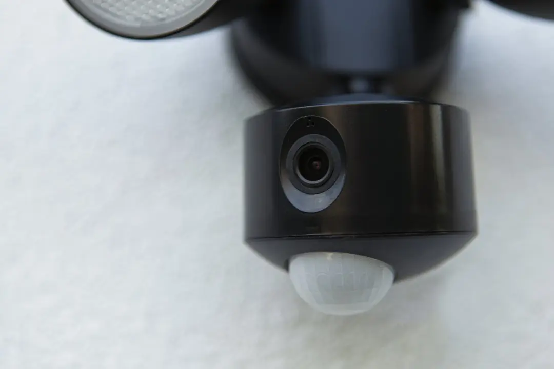 Lutec Connect DRACO Slimme LED Wandlamp Camera Sensor 19W - Zwart