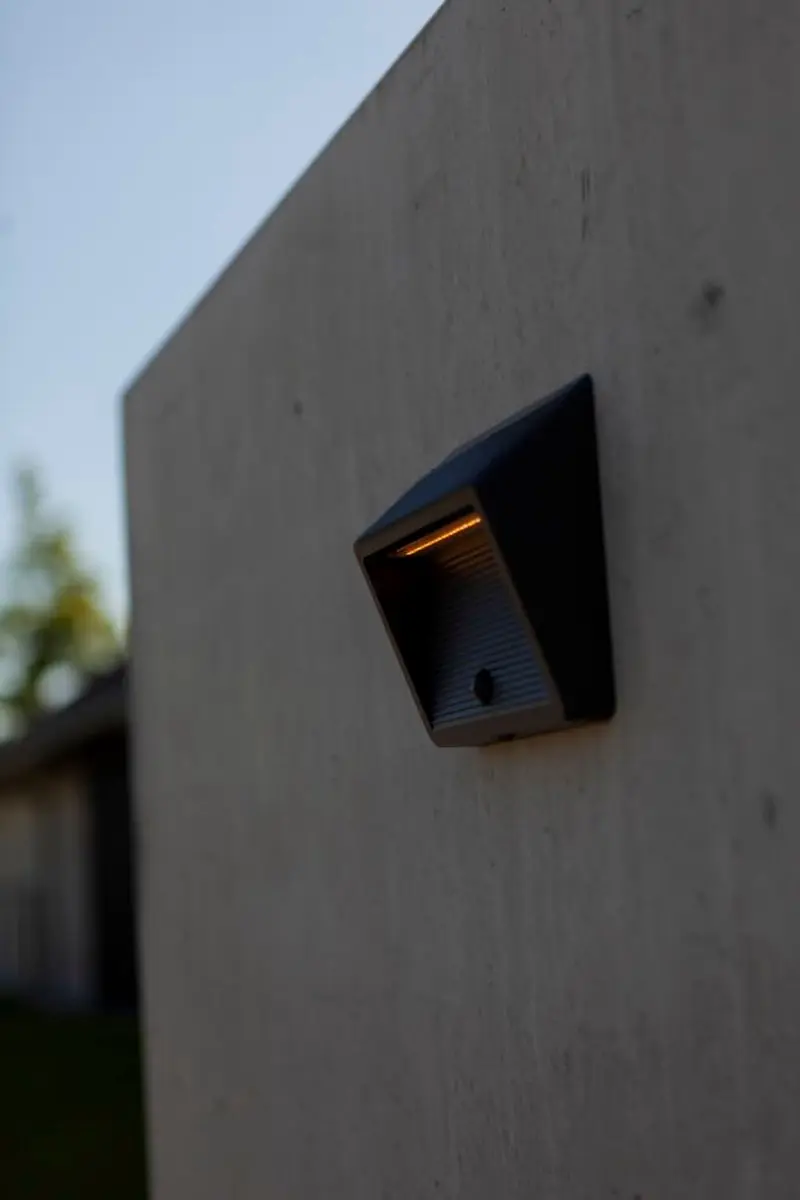 Lutec Linko Solar Wandlamp 11.5W - Antraciet - afbeelding 6 van 6