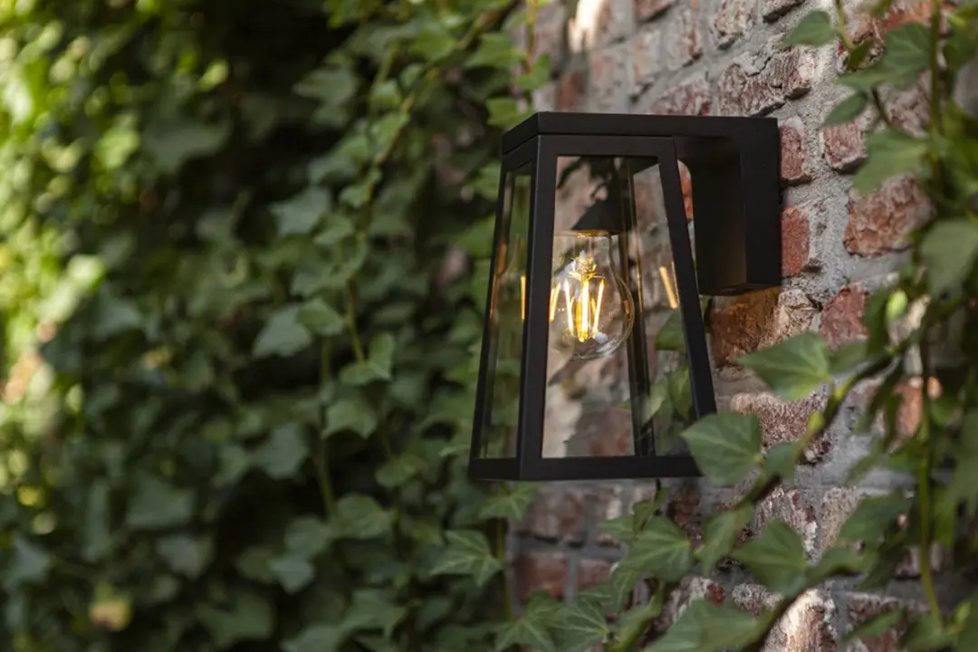 Lutec Flair Solar Wandlamp E27 - Zwart