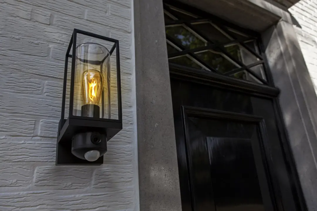 Lutec Connect Flair Slimme Wandlamp E27 - 40W - Mat Zwart