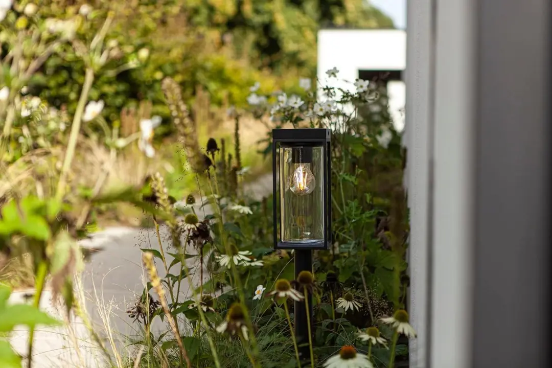 Lutec Flair Solar Buitenlamp 2W Warm Wit - Zwart
