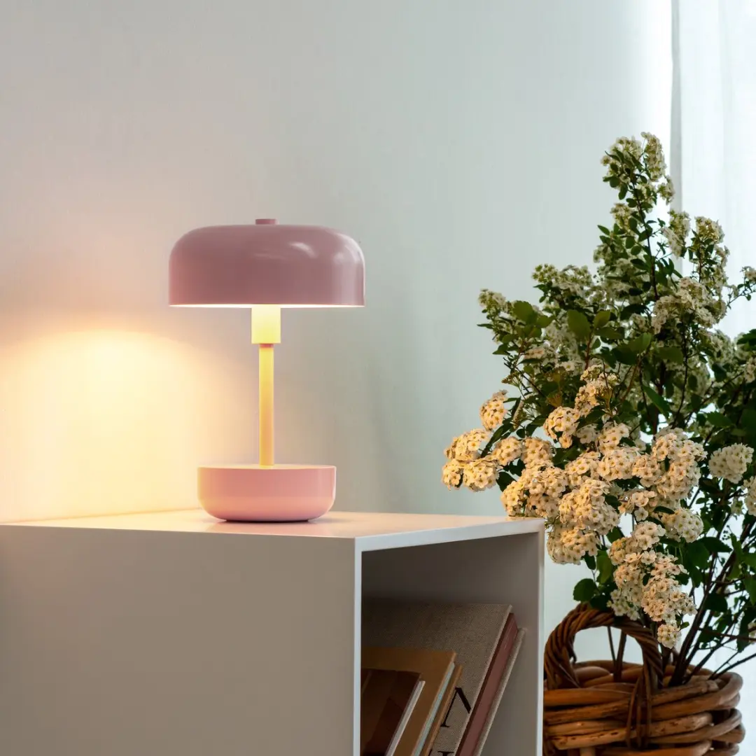Dyberg Larsen Haipot Oplaadbare LED Tafellamp - 9W - 25,7 cm - Roze Metaal - afbeelding 6 van 6
