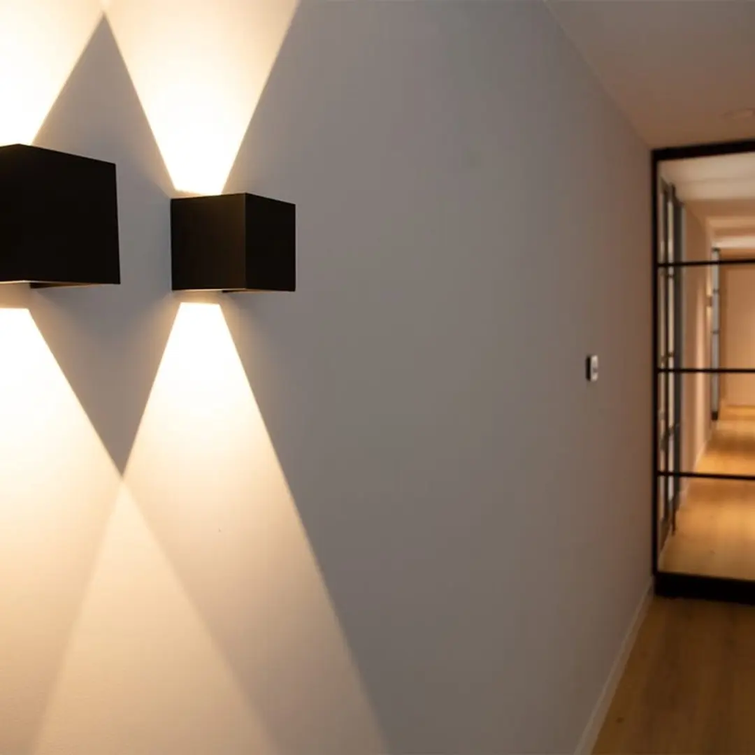 Steinhauer Kubus Wandlamp LED 220lm 2700K - Zwart