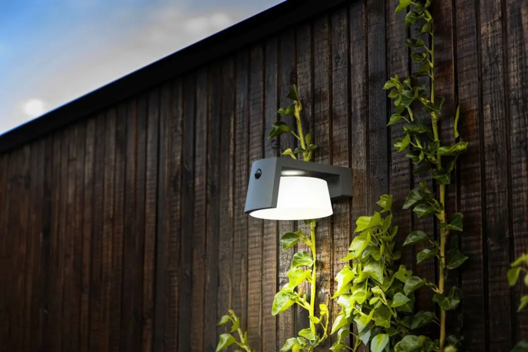 Lutec Moon Solar LED Wandlamp 9.5W - Donkergrijs