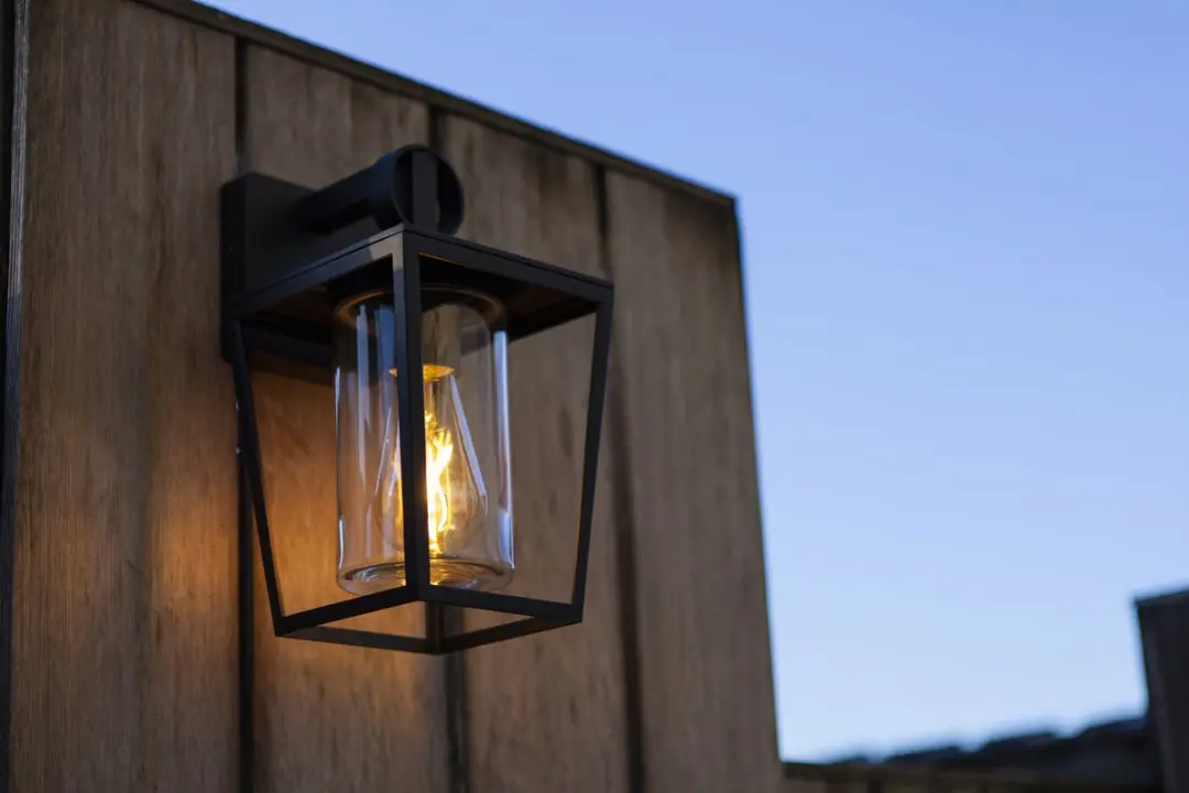 Lutec West Traditionele Wandlamp E27 - Mat Zwart