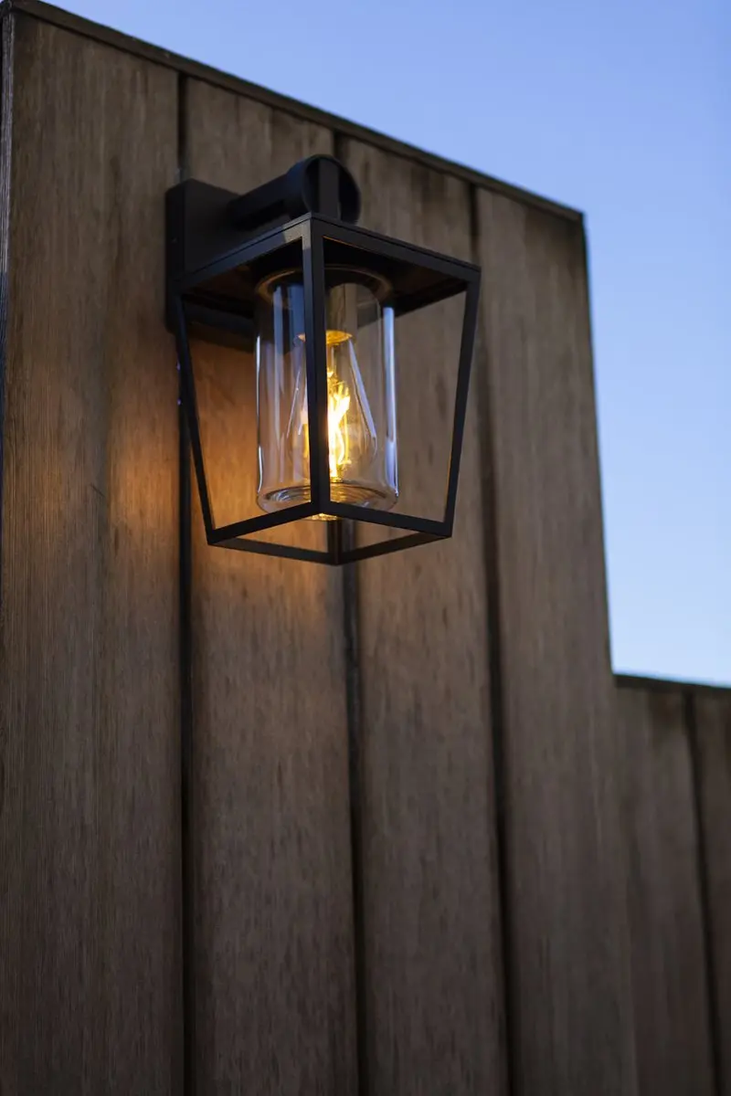 Lutec West Traditionele Wandlamp E27 - Mat Zwart