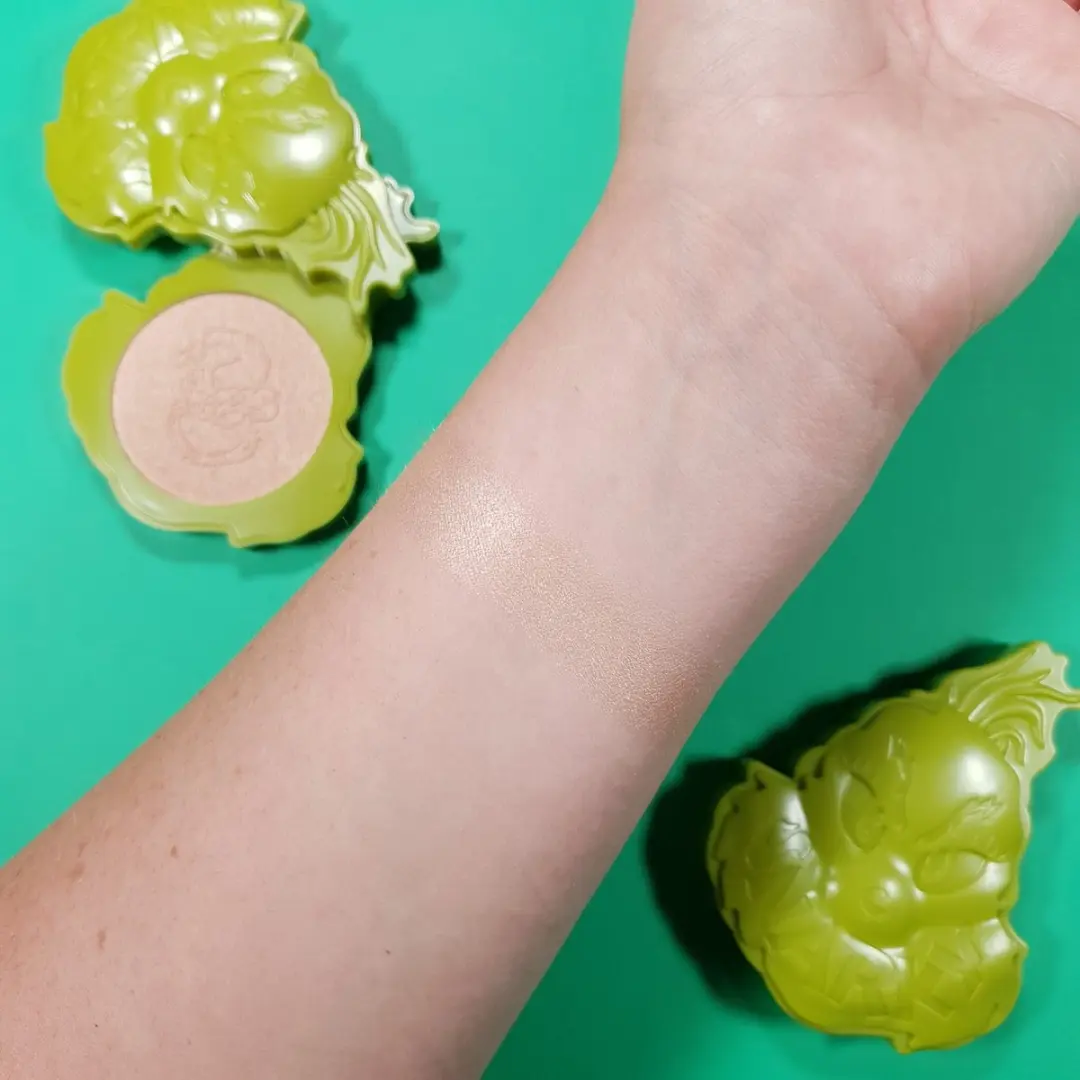 Makeup Revolution x The Grinch Snarky Highlighter - 3g Goud