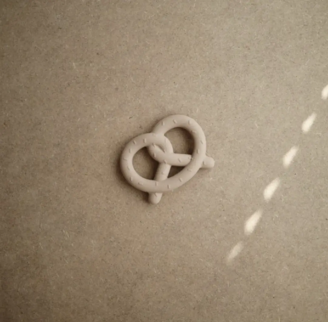 Mushie Bijtring Pretzel - Naturel