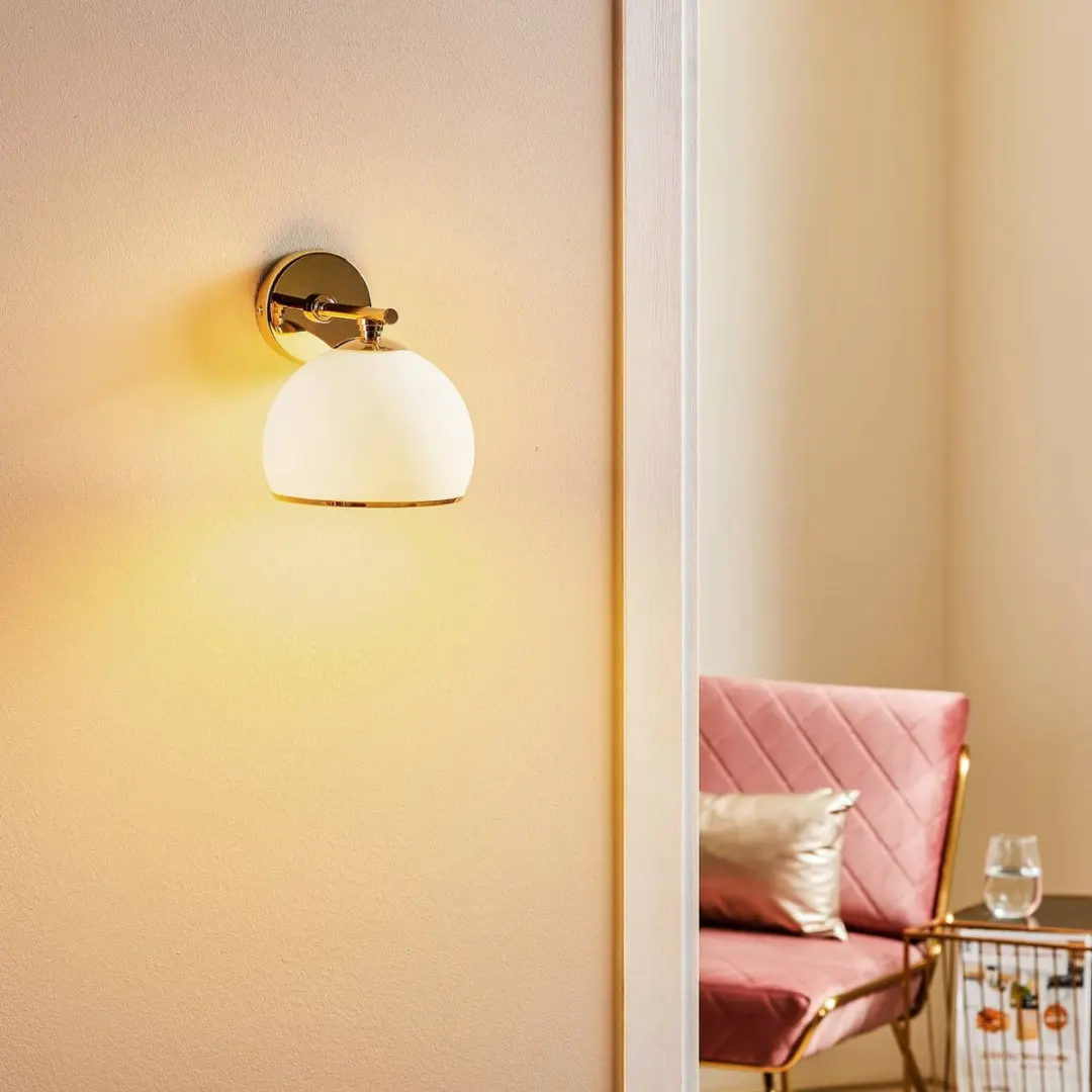 Euluna Wandlamp Staal Glas 1 Licht - Messing/Wit Opaal - afbeelding 6 van 6