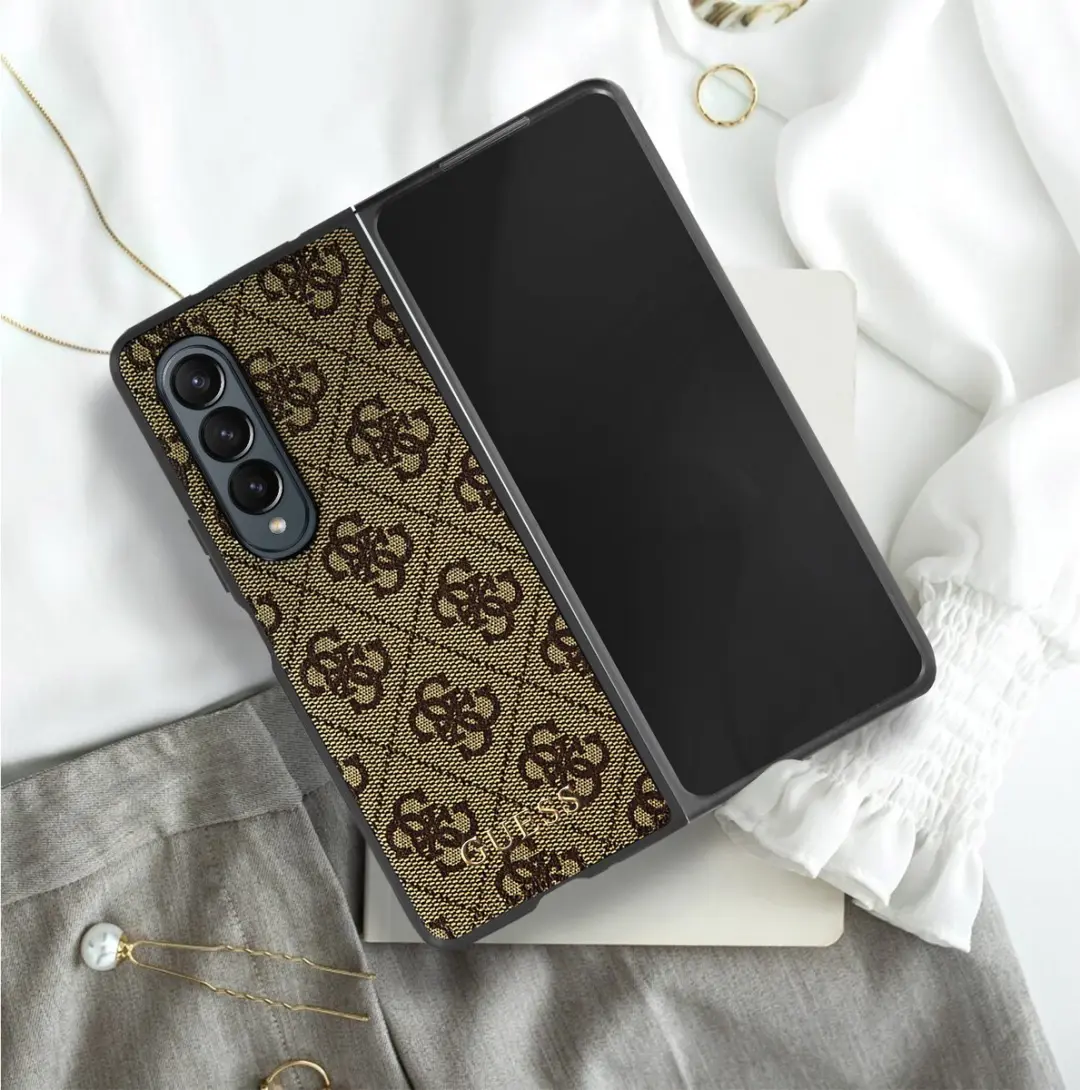 Guess Samsung Galaxy Z Fold 4 Hoesje Charm Back Cover - Bruin - afbeelding 6 van 6