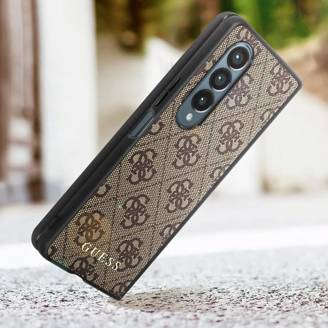 Guess Samsung Galaxy Z Fold 4 Hoesje Charm Back Cover - Bruin