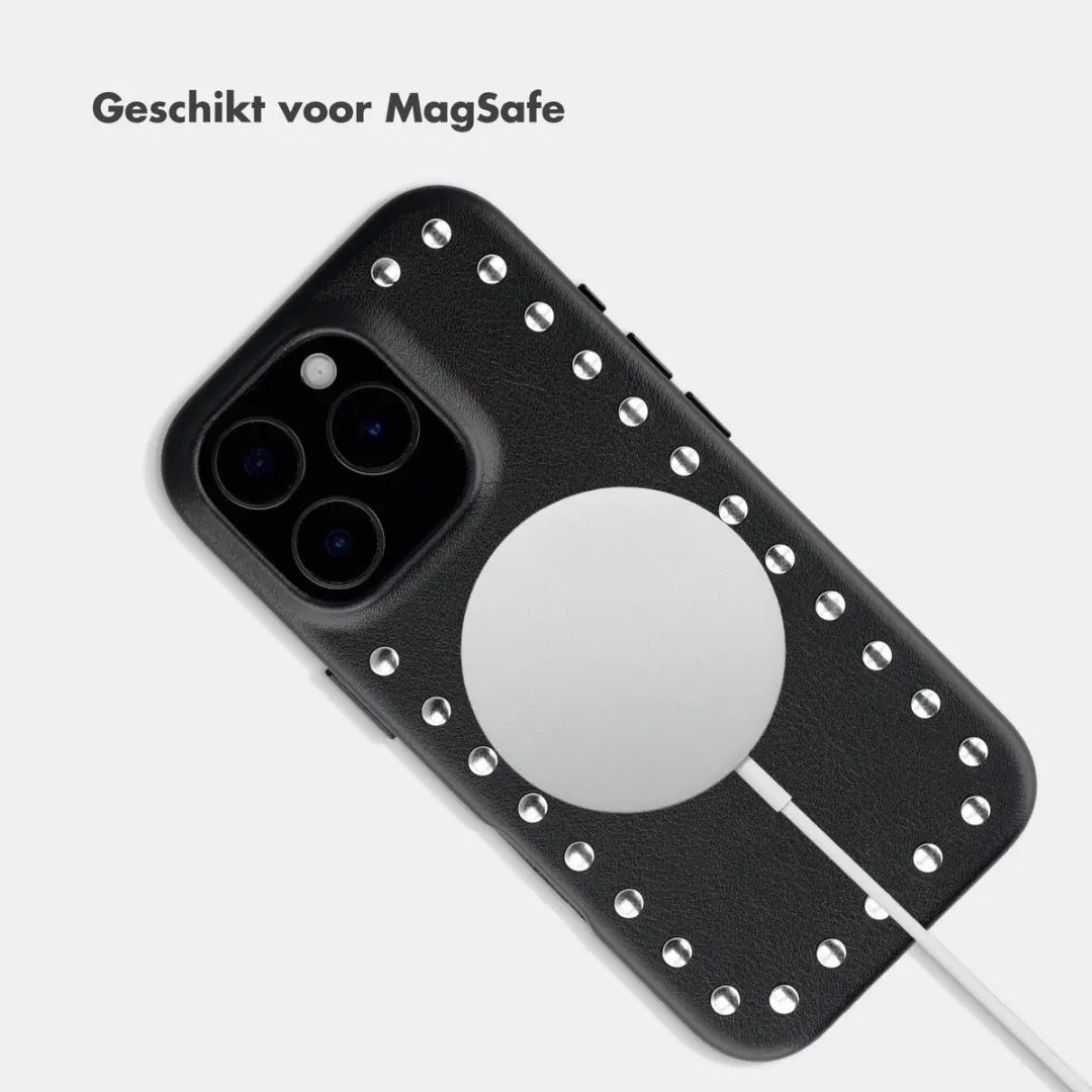 Selencia Hoesje iPhone 16 Pro Studs Backcover - Velvet Black