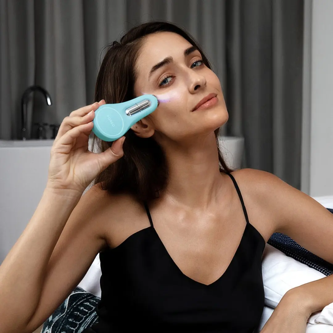 FOREO BEAR 2 Eyes & Lips Microcurrent Arctic Blue