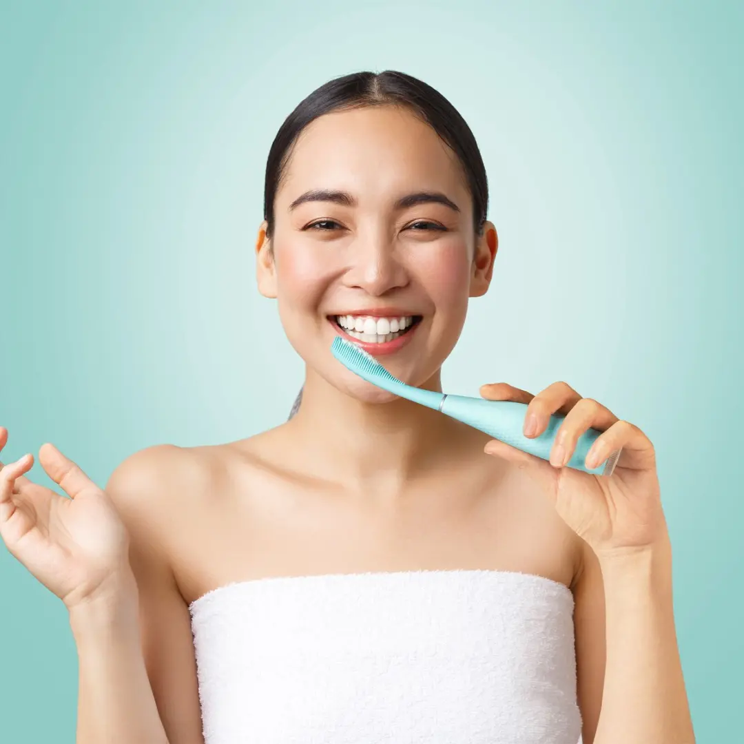 FOREO ISSA 4 Sonische Tandenborstel - Artic Blue - afbeelding 3 van 3