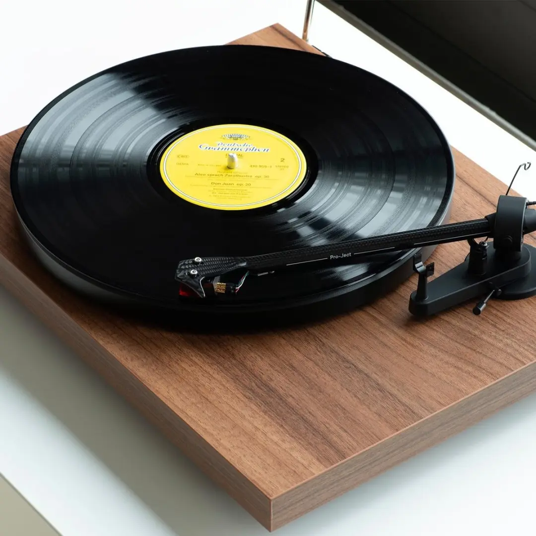 Pro-Ject Debut E Carbon Phono Platenspeler - Walnoot