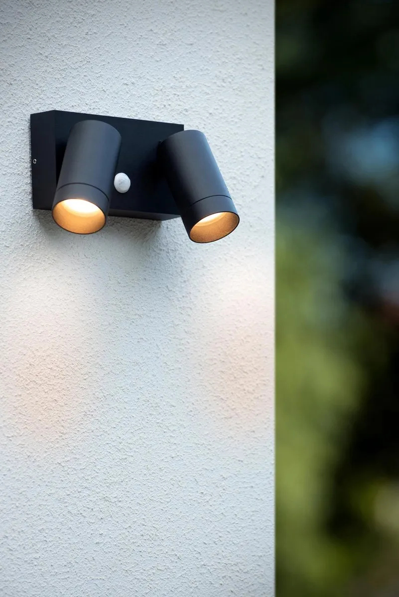 Lucide Taylor Wandspot 2xGU10 - IP54 Bewegingssensor Zwart - afbeelding 6 van 6