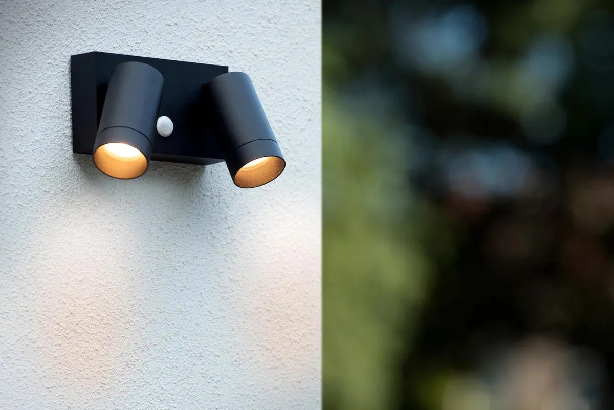 Lucide Taylor Wandspot 2xGU10 - IP54 Bewegingssensor Zwart