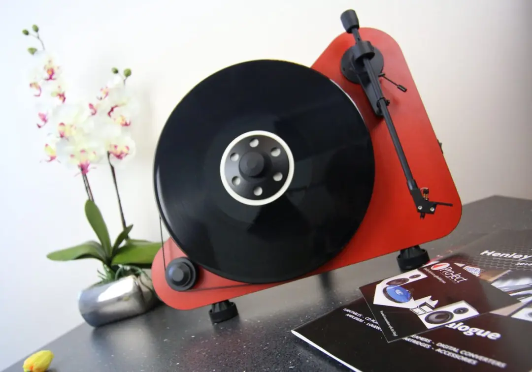 Pro-Ject VT-E BT R OM5e Platenspeler - Bluetooth - Rood - afbeelding 6 van 6