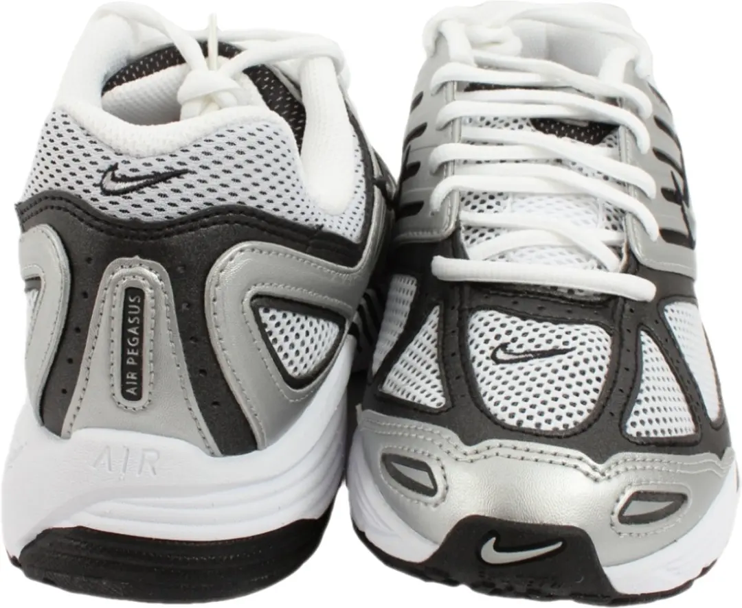 Nike Sneakers 40 Wit/Zilver/Zwart