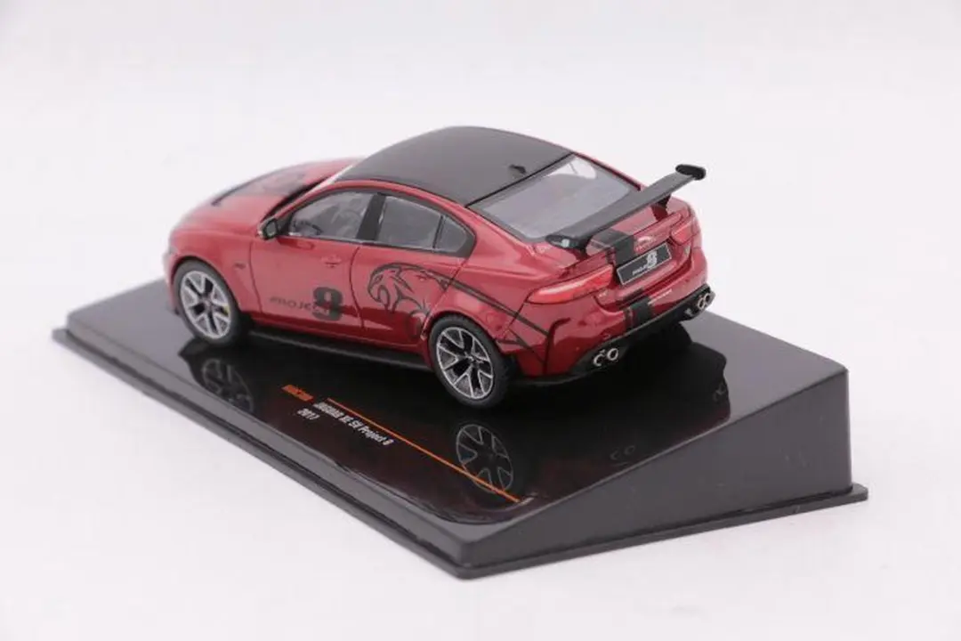 Jaguar XE SV Project 8 2017 - IXO Models 1:43 - Multicolor
