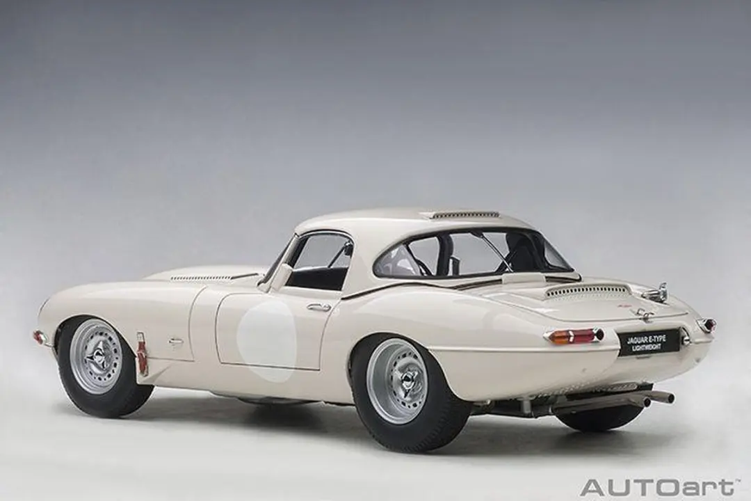 Jaguar Lightweight E-Type AutoArt 1/18 - Wit