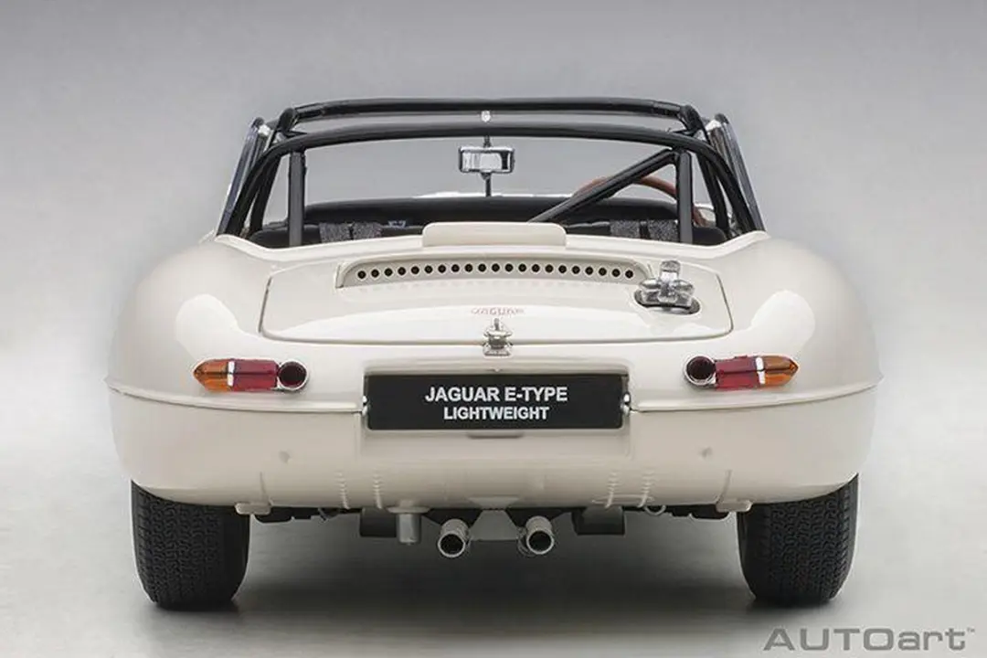 Jaguar Lightweight E-Type AutoArt 1/18 - Wit