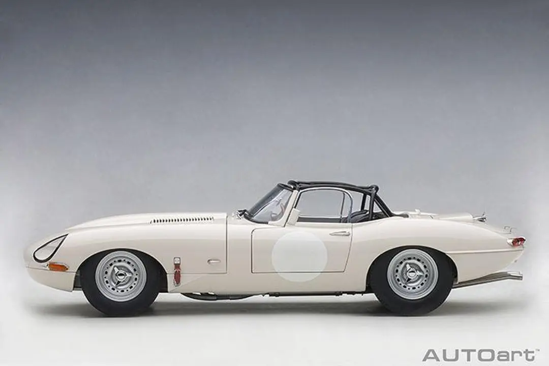 Jaguar Lightweight E-Type AutoArt 1/18 - Wit