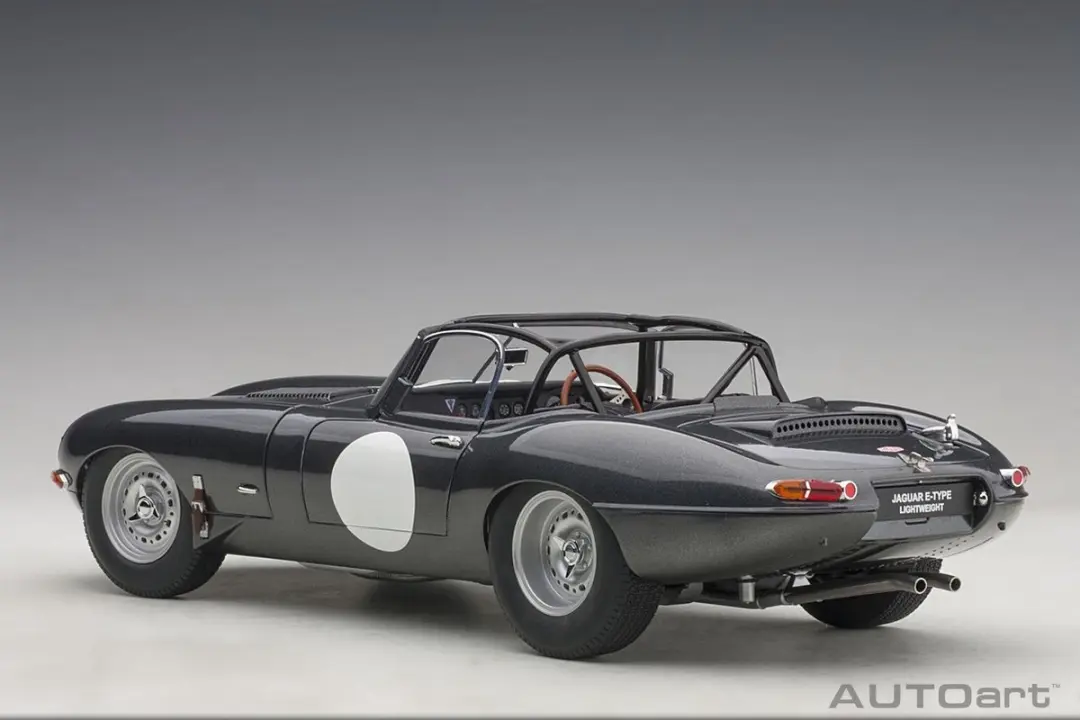 Jaguar Lightweight E-Type AutoArt 1/18 - Donker Grijs