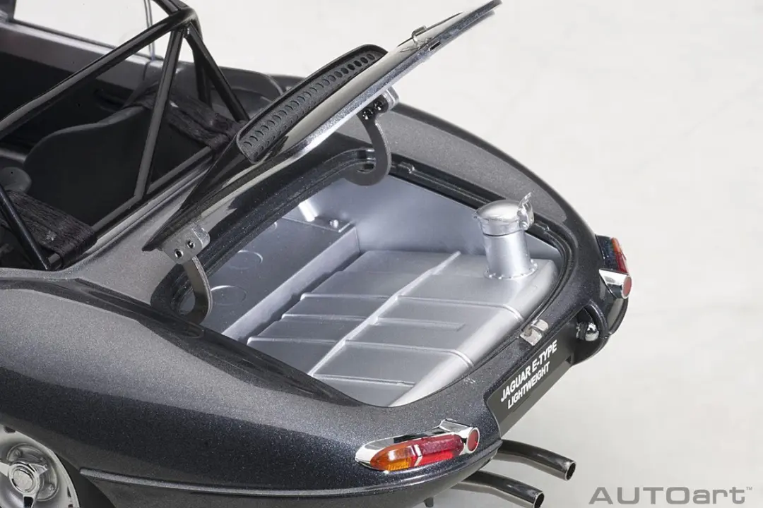 Jaguar Lightweight E-Type AutoArt 1/18 - Donker Grijs