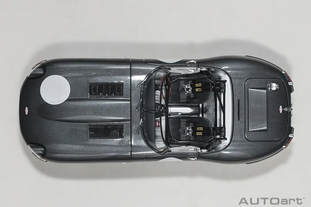 Jaguar Lightweight E-Type AutoArt 1/18 - Donker Grijs