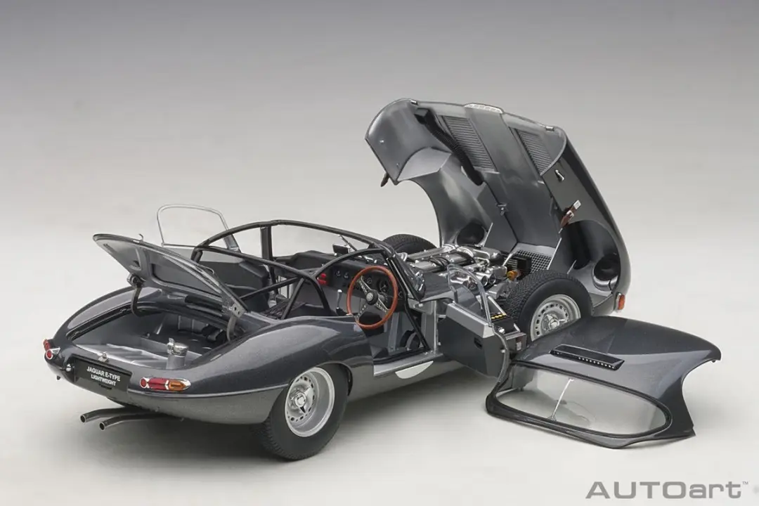 Jaguar Lightweight E-Type AutoArt 1/18 - Donker Grijs - afbeelding 6 van 6