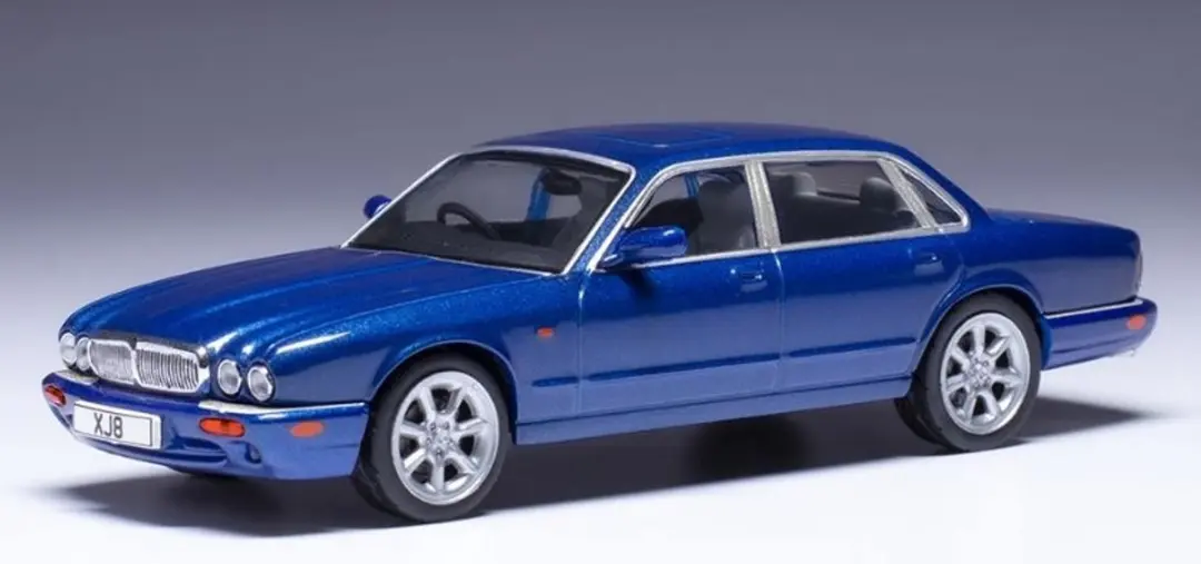 Jaguar XJ8 (X308) 1998 Modelauto 1:43