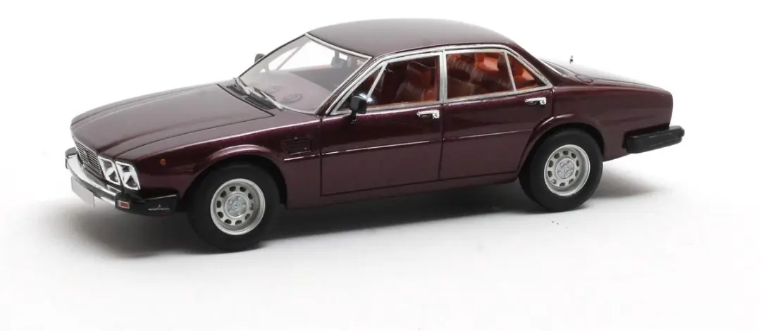 Matrix De Tomaso Deauville Series II 1978-1985 Modelauto 1:43