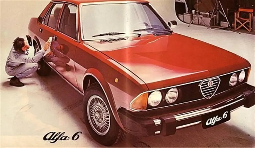 Matrix Alfa Romeo 6 2.5 1979-1983 Modelauto 1:43 - Rood